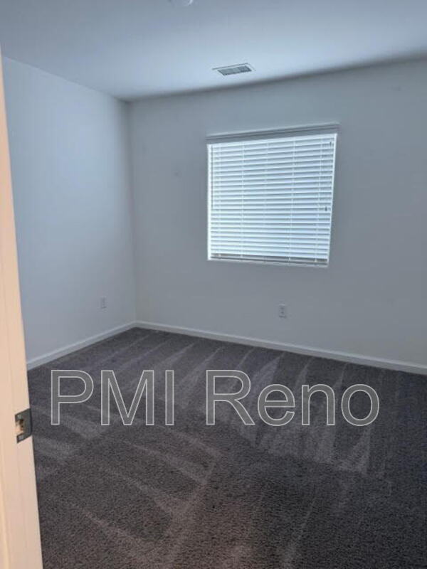 Building Photo - 645 McGill Dr