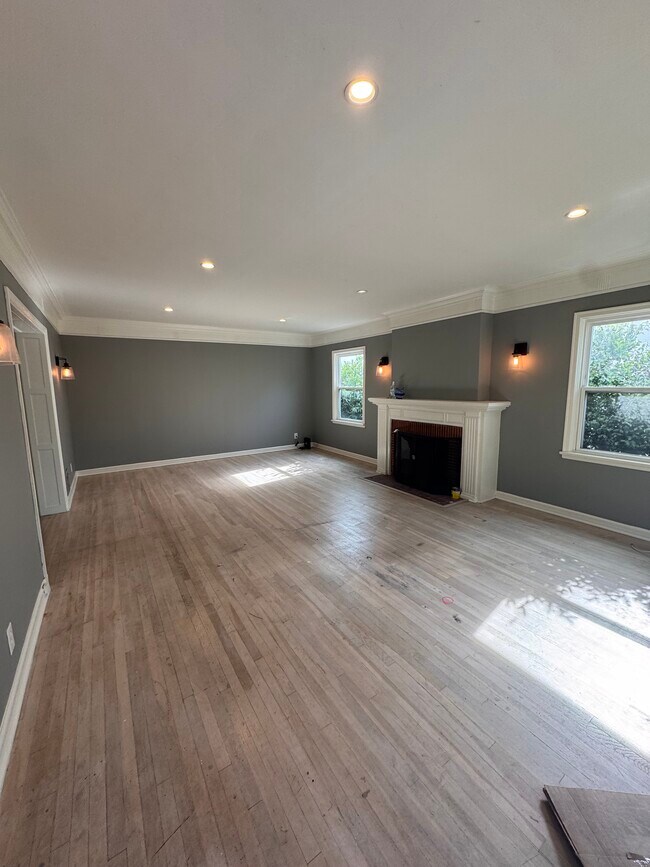 Building Photo - 1426 Hauser Blvd