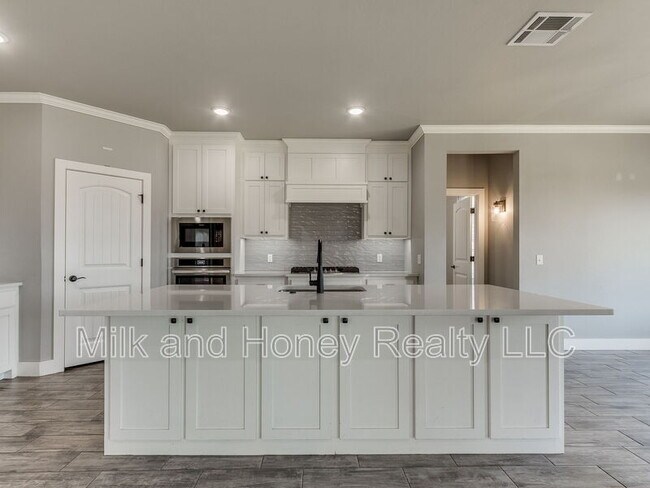 Building Photo - 3212 Hayven Cir