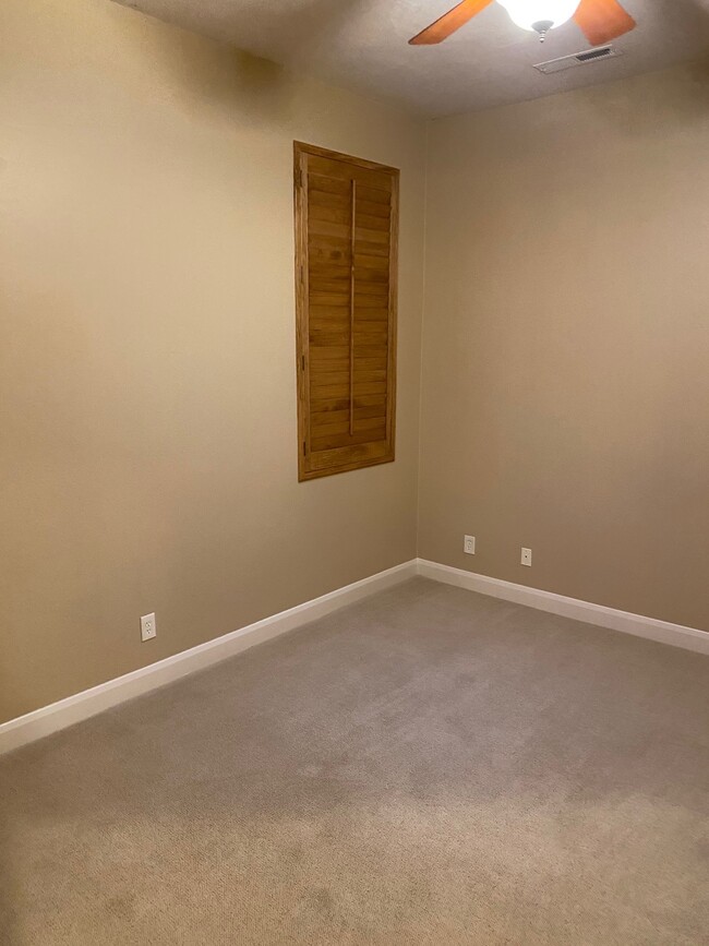 Building Photo - 2242 N Gunsight Dr