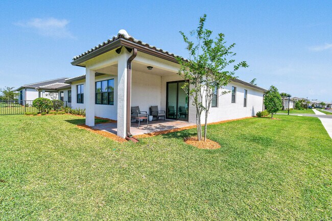 Building Photo - 758 SE Courances Dr