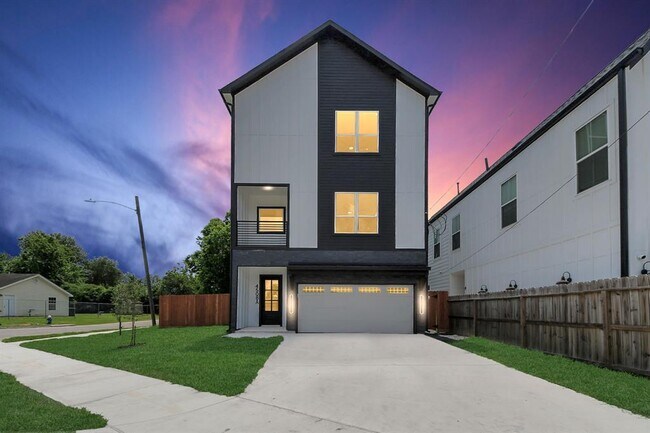 Primary Photo - 1115 Amboy St