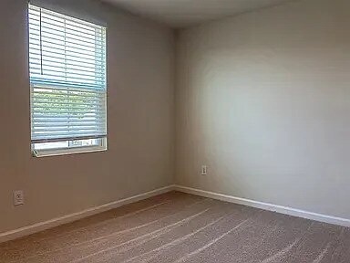 Building Photo - 4 Bedrooms 2.5 Bathrooms