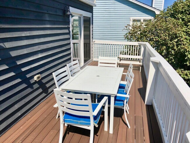 Building Photo - Beautiful Furnished Croatan Beach Home.