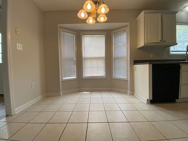 Building Photo - 3 Bedroom/3 Bath Ranch Close to Fort Liberty