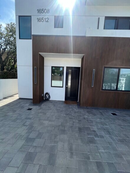 Building Photo - 16510 San Fernando Mission Blvd