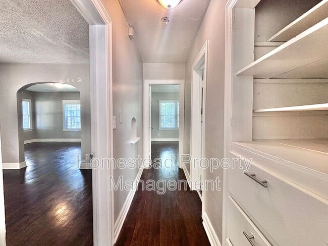 Building Photo - 1436 NE 8th St