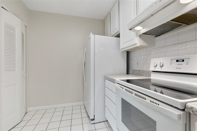 Building Photo - 8901 Cardinal Terrace