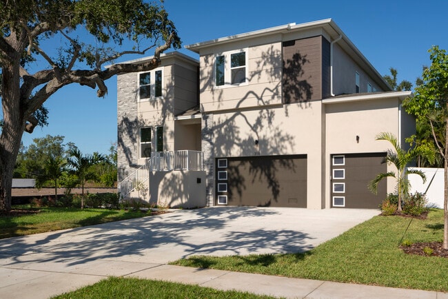 Building Photo - 318 Rafael Blvd NE