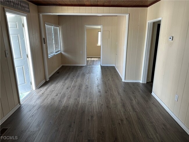 Building Photo - 2072 Maple Ave