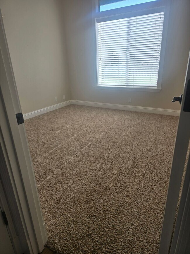 Building Photo - 3 bed 2 bath Home for Rent in Grants Pass