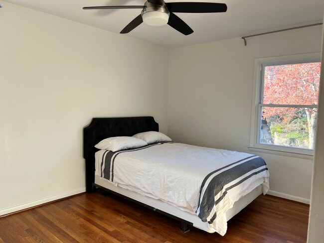 Building Photo - 3047 O St SE