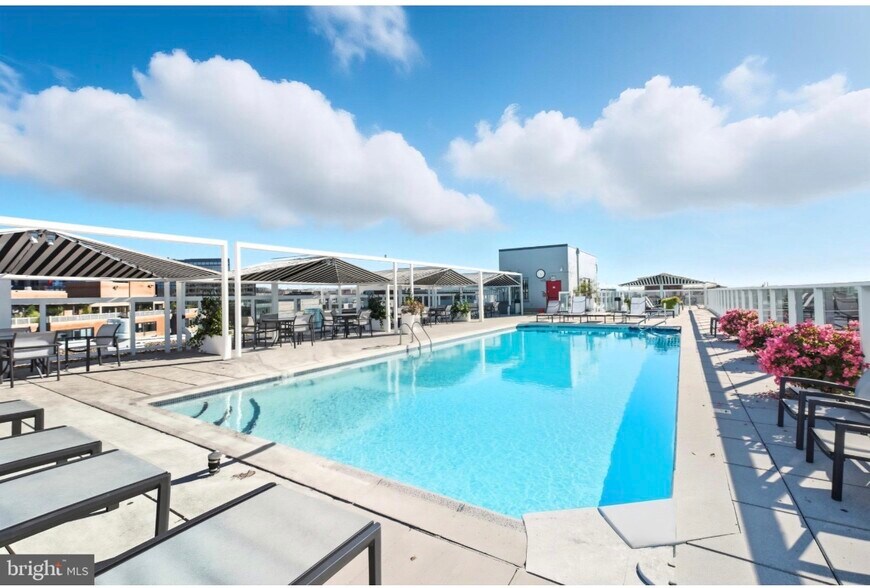 Building Photo - 1330 New Hampshire Ave NW