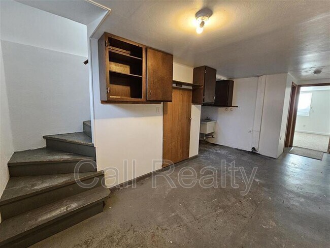 Building Photo - 2338 W Walton Ave