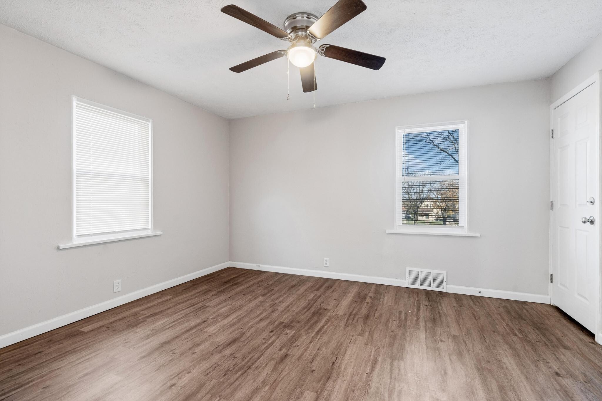 Building Photo - 2112 Catalpa Dr