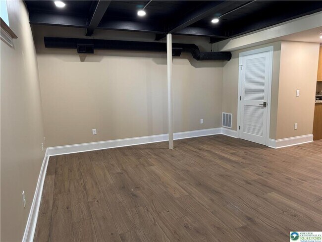 Building Photo - 330 Linden Ave