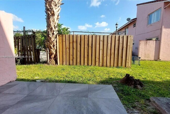 Building Photo - 8037 Lake Dr