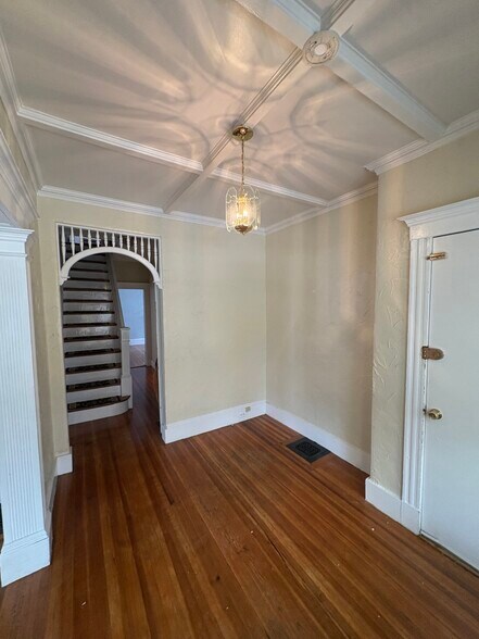 Building Photo - 53 Bromfield Rd