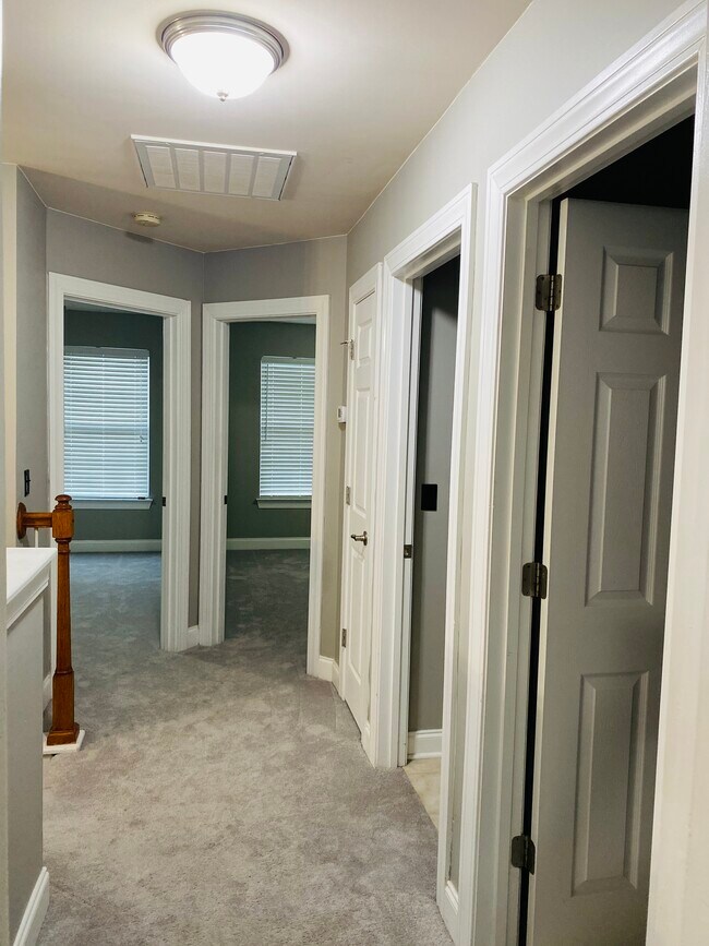 Building Photo - 9035 Parlor Dr