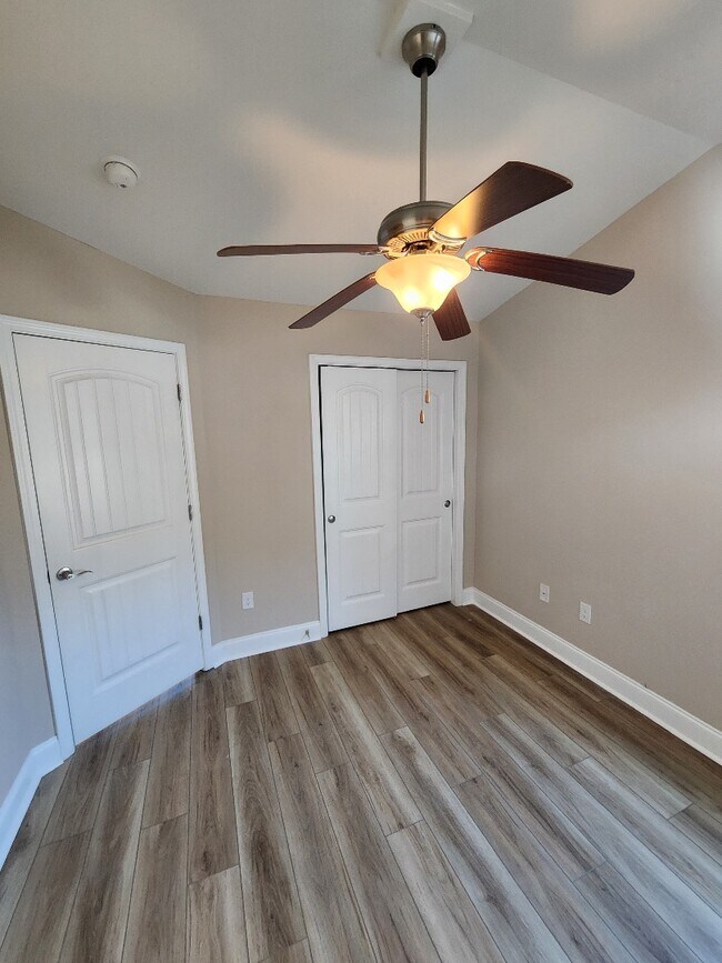 Building Photo - 223 Leadoff Dr