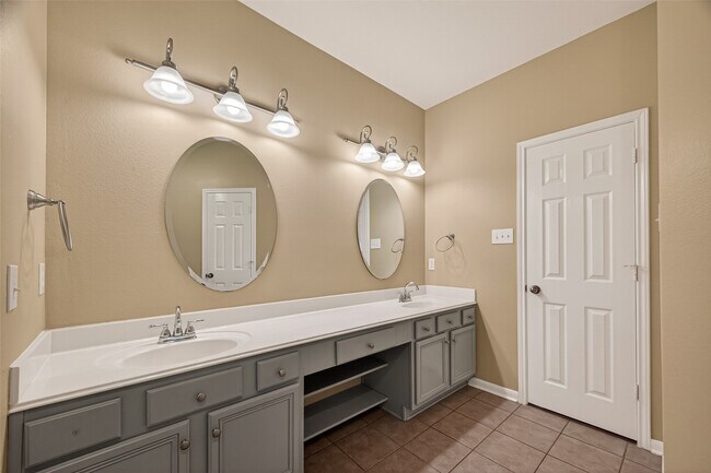 Building Photo - 6922 Summer Bridge Ln