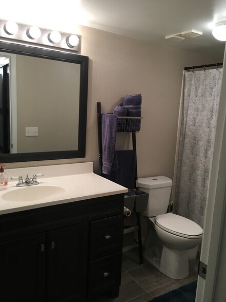 Building Photo - 7395 E Eastman Ave