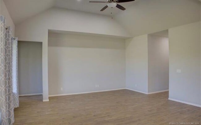 Building Photo - Welcome to this cozy home!