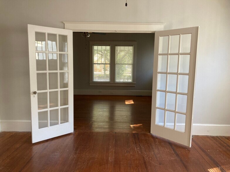 Building Photo - 914 Bonham Ave