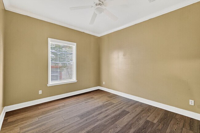 Building Photo - Charming and spacious home for rent in Leesburg!