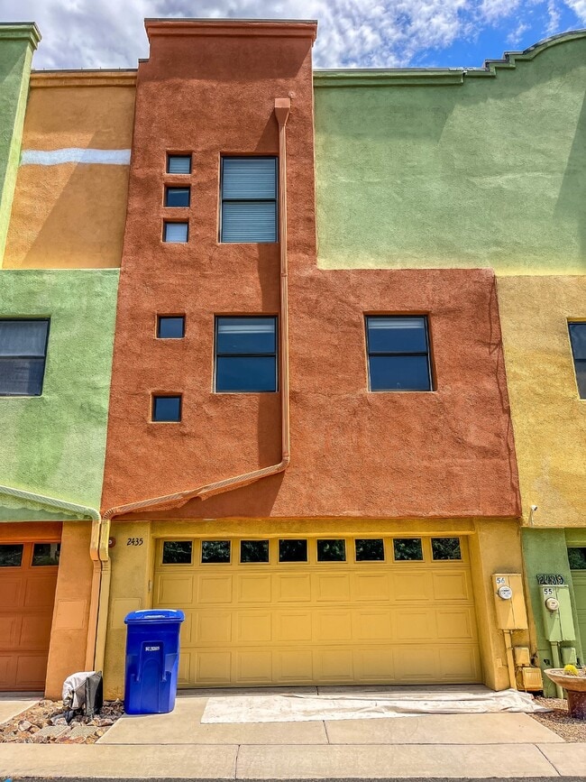 Primary Photo - 3 Story townhome