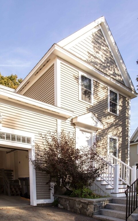 Building Photo - 171 N Main St