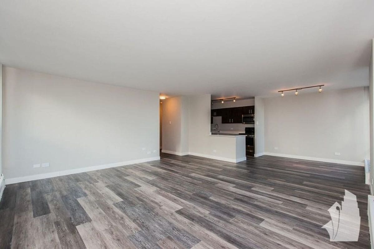 Building Photo - 5600 N Sheridan Rd