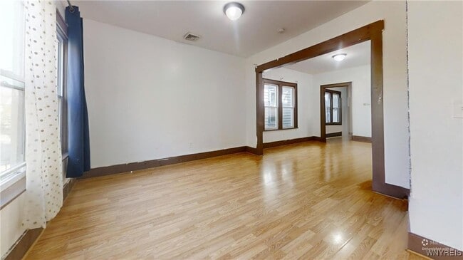Building Photo - 173 Grote St