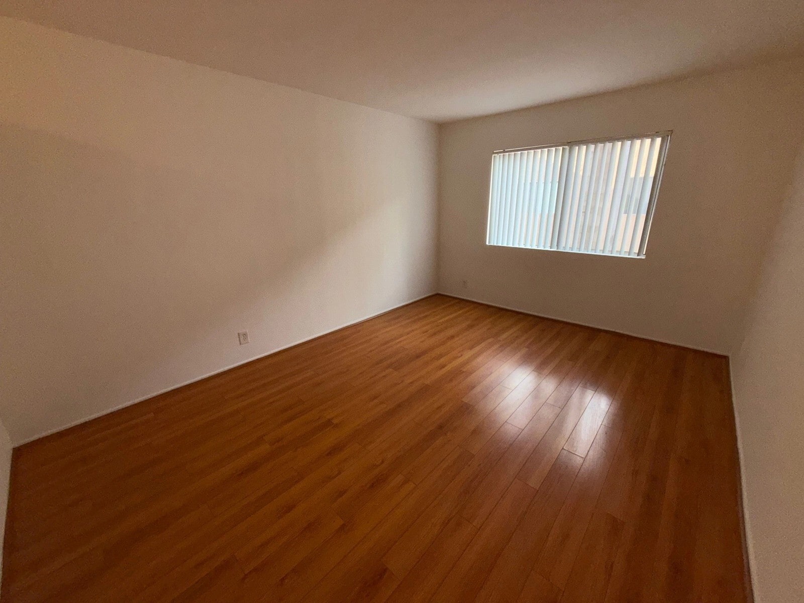 Building Photo - 10760 Rose Ave