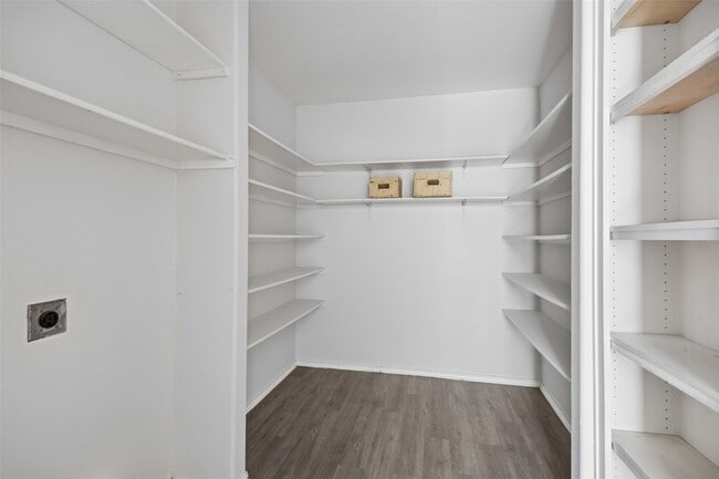 Building Photo - 320 S Mesa Verde Way