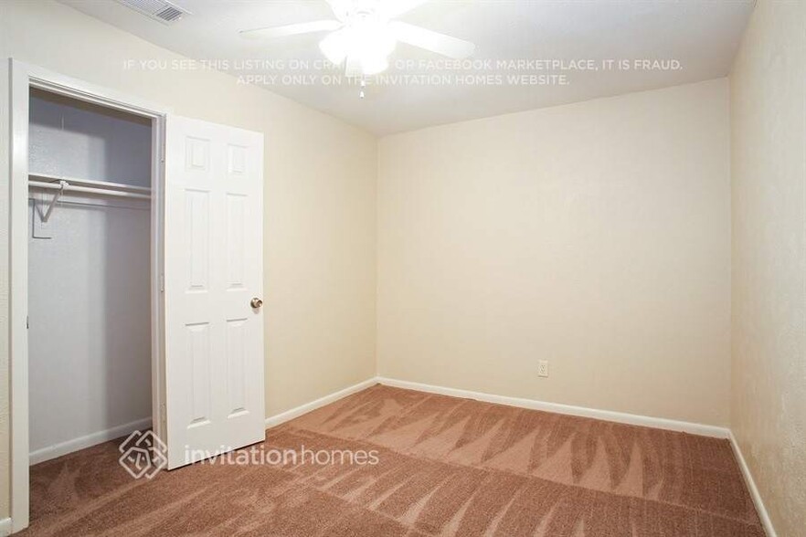 Building Photo - 807 Ross Ln