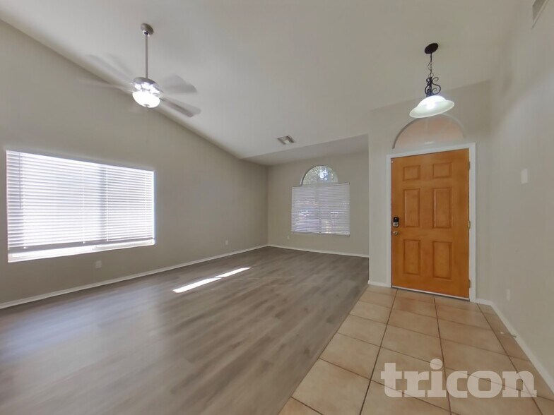 Building Photo - 5521 N 103rd Dr