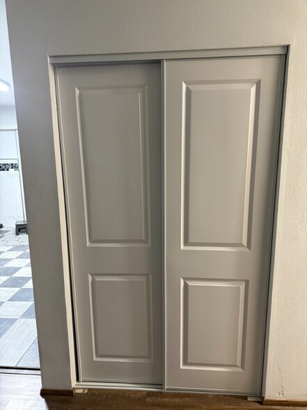 Building Photo - 5569 S Vesel Ct