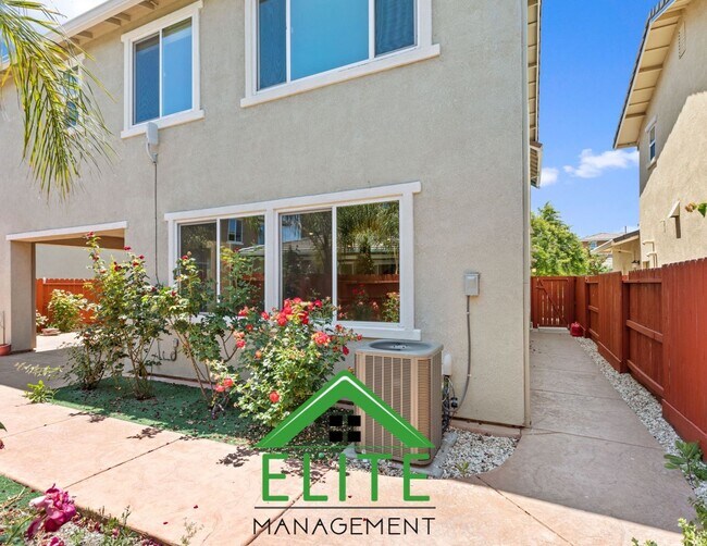 Building Photo - **Modern single-family residence in the hi...