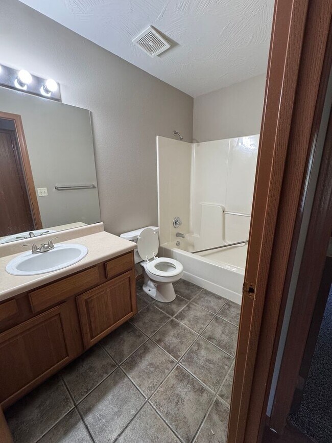 Building Photo - 3 Bed 2 Bath 2 car Home for rent in Republic MO!