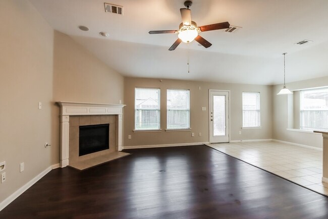 Building Photo - 21519 Kings Bend Dr