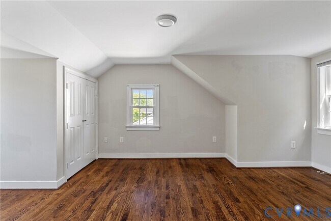 Building Photo - 6516 Kensington Ave