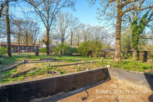 Building Photo - 705 Valerie Dr