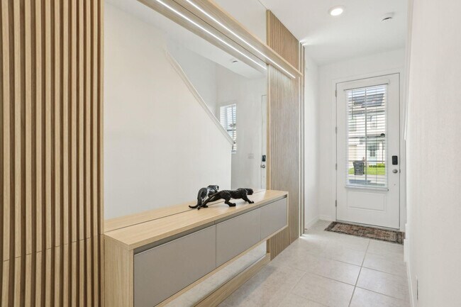 Building Photo - 646 Longboat Dr