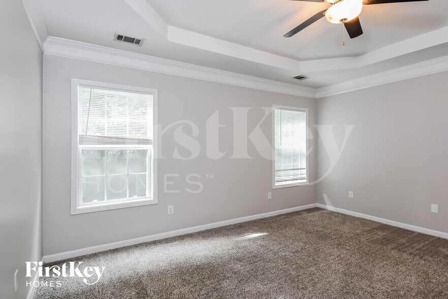 Building Photo - 135 Lexington Ct