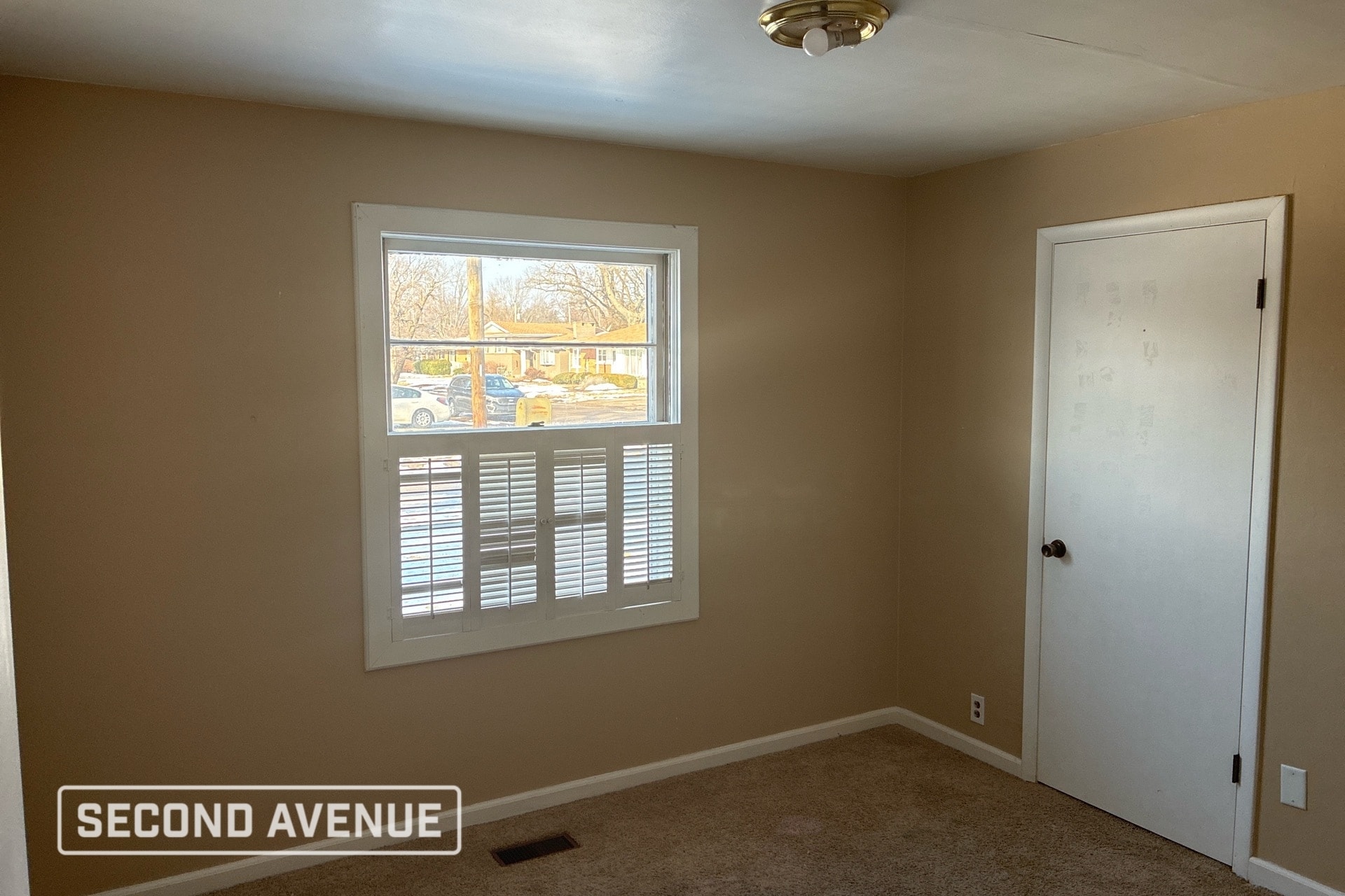 Building Photo - 900 S Spring St