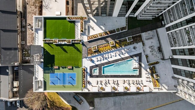 Building Photo - 2425 Peachtree Rd