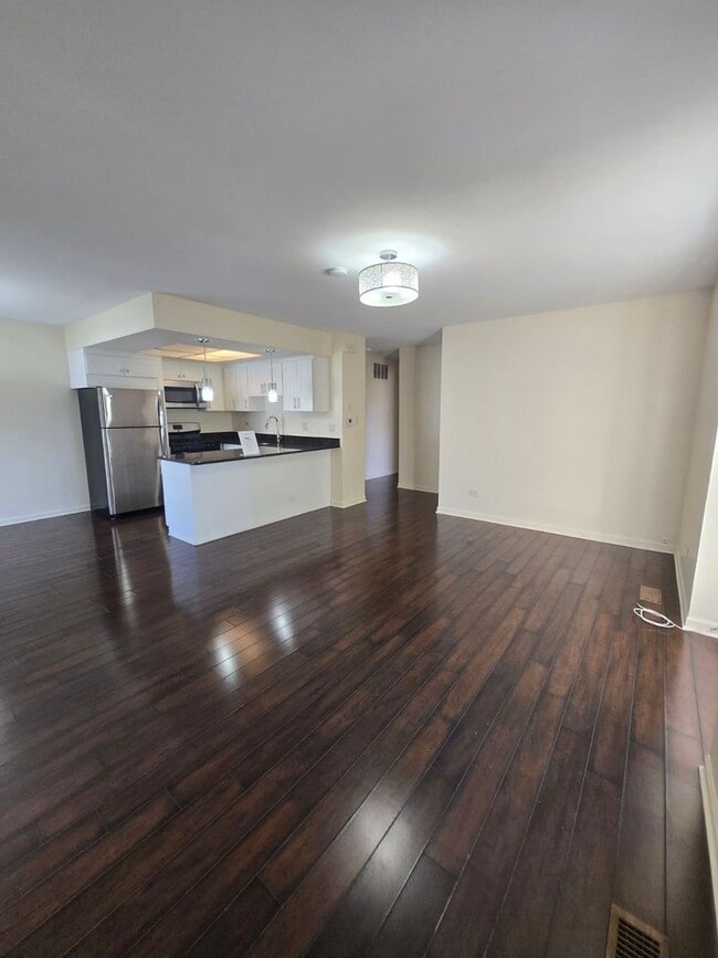 Building Photo - 2120 N Ginger Creek Cir