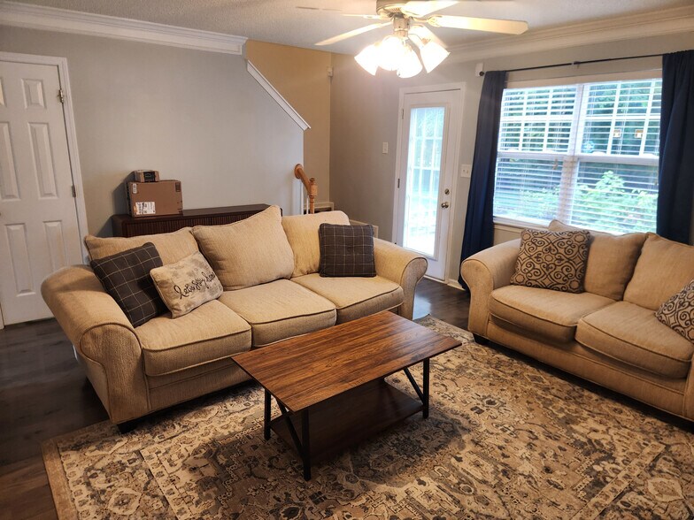 Building Photo - Room in House on Meadowcreek Village Dr