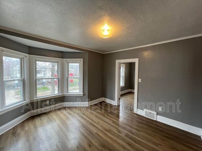 Building Photo - 10006 Lamontier Ave